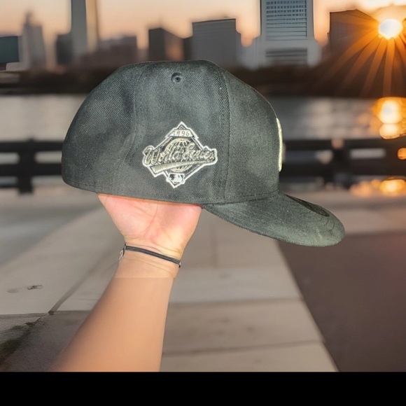 New Era Black Yankees & White White Sox Floral Patch Caps~Comes in two - Picture 6 of 8